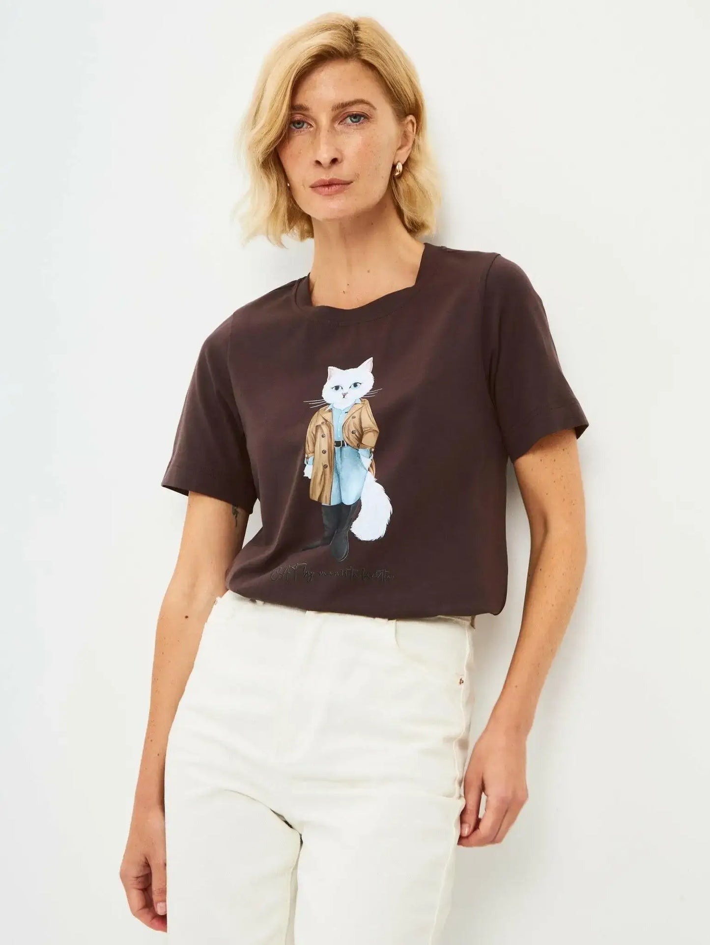 Brown T-shirt Trench Coat White Cat | T-shirt For Cat Lovers | Cat e