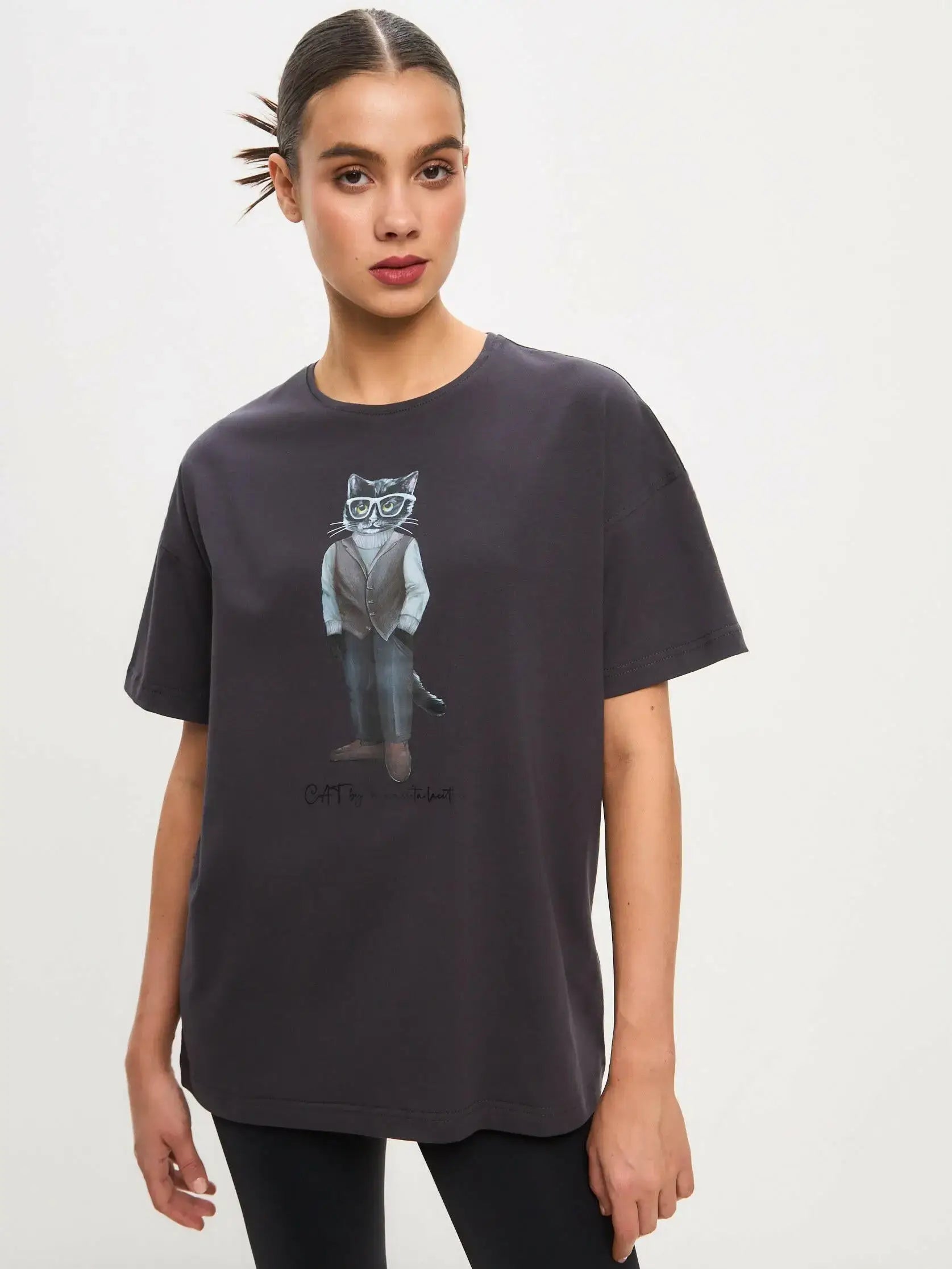 Grey Oversized T-shirt Minimalist Cat | T-shirt For Cat Lovers | Cat
