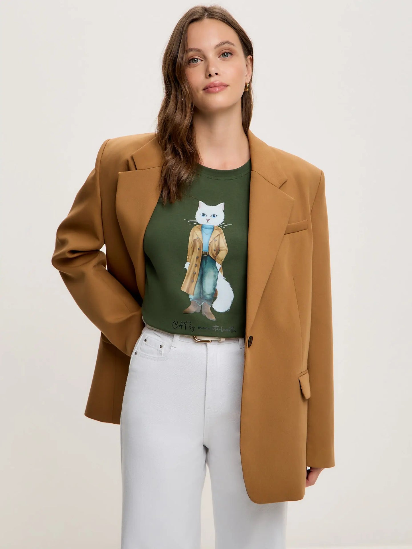 Olive T-shirt Trench Coat White Cat | T-shirt For Cat Lovers | Cat e